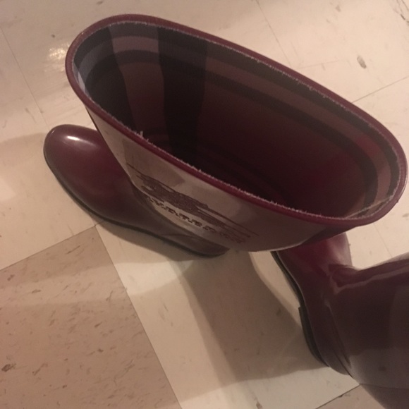 Burgundy Burberry Rain boots - Picture 2 of 2